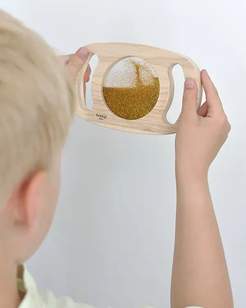 Op zoek naar bijzonder sensorisch speelgoed? Het gouden glitterpaneel van Tickit zorgt voor rust, focus en eindeloos kijkplezier.