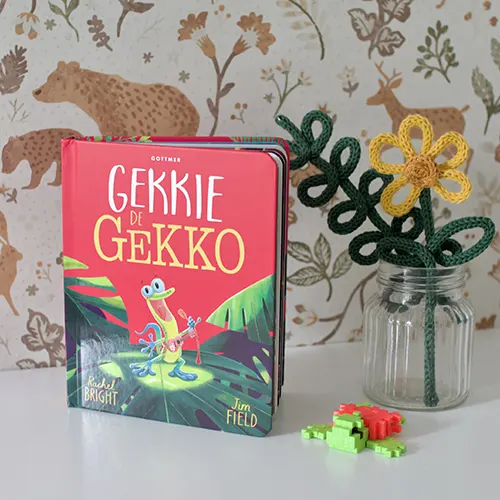 Op zoek naar een leuk kartonboekje als cadeau? Gekkie de gekko van Rachel Bright zit vol humor, rijm en prachtige illustraties.
