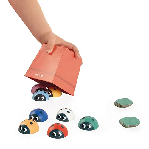 Een leuk cadeau voor peuters? Het Janod geheugenspel Lieveheersbeestjes combineert spelend leren met vrolijk speelplezier. Shop bij Moonwoods.