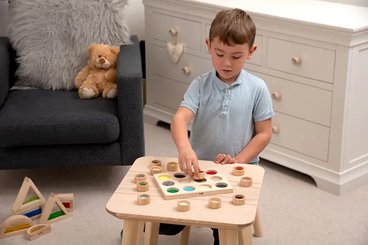 Geef een bijzonder cadeau met het Tickit Touch & Match Bord. Sensorisch houten speelgoed voor ontdekken, voelen en spelend leren vanaf 3 jaar.