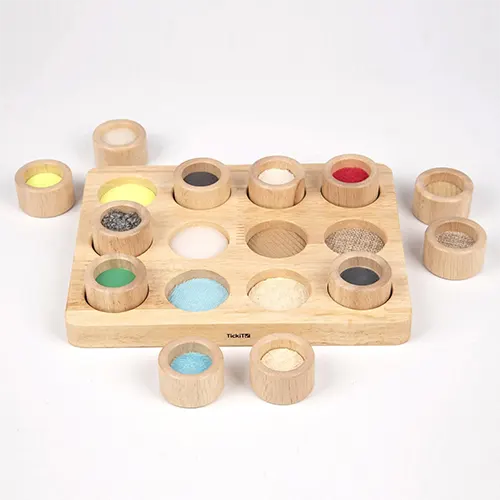 Op zoek naar sensorisch speelgoed? Het Tickit Touch & Match Bord laat kinderen verschillende structuren ontdekken. Shop dit houten speelgoed bij Moonwoods.