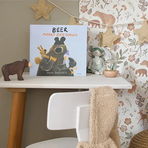 Beer maakt zich zorgen is een herkenbaar en humoristisch kinderboek over piekeren. Een fijn prentenboek om samen te lezen en over gevoelens te praten.